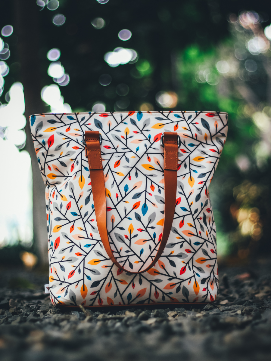 Tote-bag français sur-mesure motif fleuri et anses cuirs